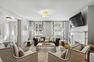 Your Savannah House: Picturesque Inside and Out! Walk to Everything