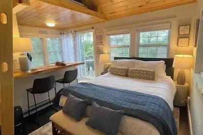 Image de Cheerful Cottage with Loft Close to Everything 6