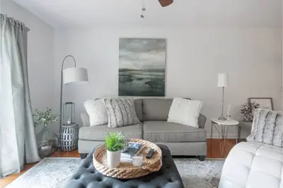 Image de Walking distance to Downtown Franklin-Stylish