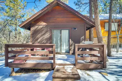 Image de 8 Mi to Big Bear Lake: Cozy Cabin w\/ Trail Access