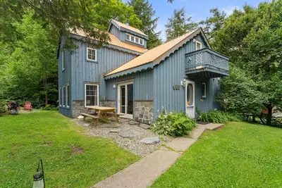 Image de Copper Roof Chalet - Hike, bike, disk golf & relax. Perfect getaway.