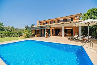 Image de Stylish & Spacious Country House, A/C, Private Pool, Large Gardens, Idyllic Location near Sa Pobla!