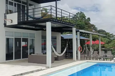 Image de Beautiful country house with viewpoint to the Eastern plain.