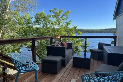 Image de Tapping Beach Retreat-Lakefront property with room for everyone!