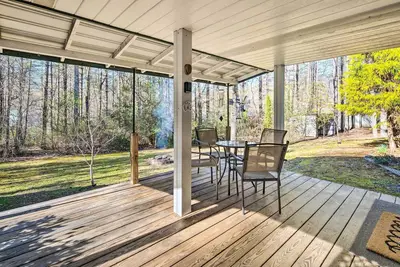 Image de Penrose Home w\/ Covered Deck + Fire Pit!
