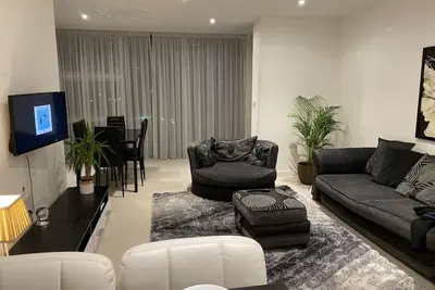 Image de Comfortable Apartment with Riverside View Newly Redecorated