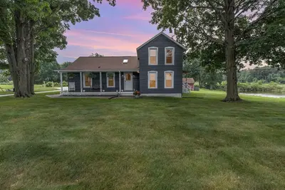 Image de The Good Farm: 1853 Farmhouse on 44 acres