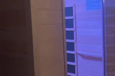 Image de Blue House in Lake Andes. Sleeps 7 -Walking distance to Cahoys market.