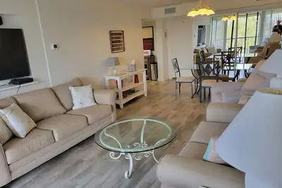 Image de Quiet Condo w/ Elevator in Bird Bay - Pickleball, pool, 2 miles to the beach!