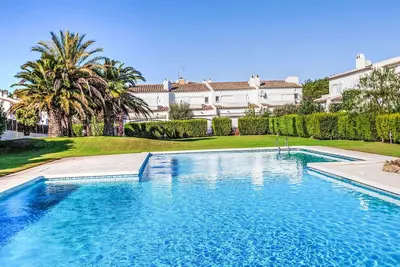 Image de Joli appartement dans une maison de vacances pour 6 personnes avec Wifi, piscine, Tv et patio