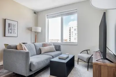 Image de Bright Edgewater 2br w/ Gym & Lounge, nr Red Line, by Blueground