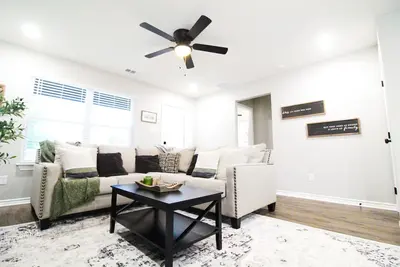 Image de Cozy 3 bedroom 2 bathroom house just off of Cedar Creek Lake!