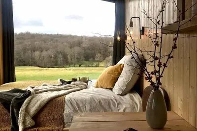 Image de Tiny House entre champs et ruisseau, nuit sous les étoiles garantie!