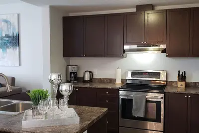 Image de Stylish 3 Bdrm house- king bed, Netflix, parking