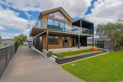 Image de Hosts on the Coast Jewel on Jackman