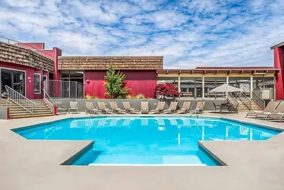 Image de Pleasant Stay! 2 Comfortable Units for Families, w/ Free Parking, Onsite Pool!