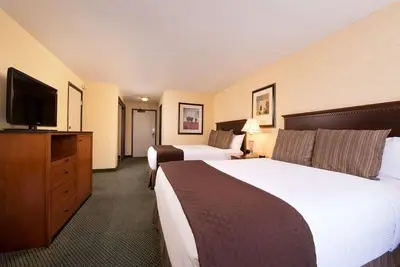 Image de Pleasant Stay, Convenient Location! 3 Contemporary Units w/ Free Parking, Pool!