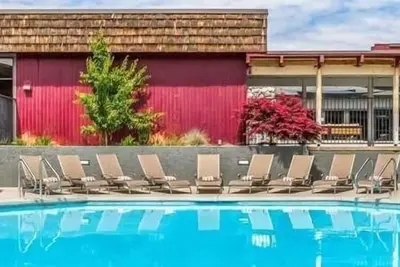 Image de Your Relaxing Getaway Awaits! 3 Homely Units w/ Onsite Pool, Free Parking