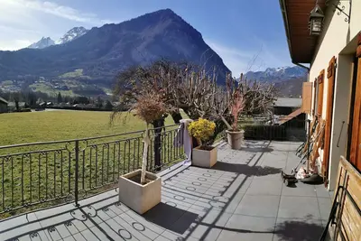 Image de Beautiful building at the foot of the mountains, 15kms from Lake Annecy,