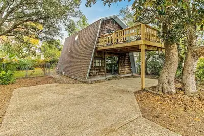Image de Amazing A-frame 5-minute drive from Beach