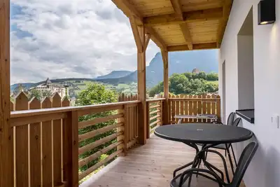 Image de Appartement \"Schlosshof Rotkäppchen\" avec vue sur les montagnes, jardin privé et Wi-Fi.