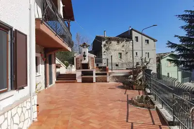 Maison de vacances 'Nel Cuore Della Maiella' avec vue sur les montagnes, terrasse privée et Wi-Fi.