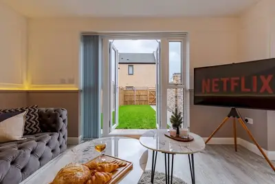 Image de Pass the Keys | New Lush 4 Bed Townhouse Garden Parking