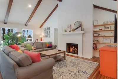 4-bedroom vacation home at Summit Village and just 19 minutes to Torch Lake