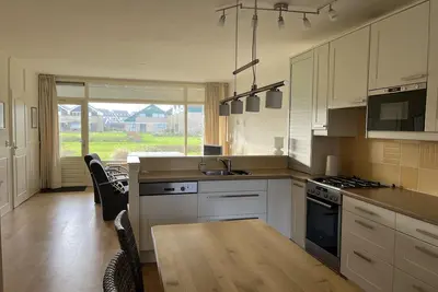 Image de Vacation home right on the water with mooring