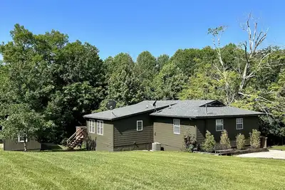 Image de Newly updated Rough River Cottage with deck, grill and firepit! !