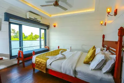 Image de Premium Houseboat