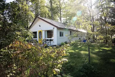 Image de Beautiful cozy cottage, few steps to a sandy semi-private beach,