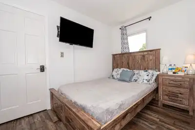 Image de Kernersville Sleeps 16+ w/ Hot Tub Arcade King Bed