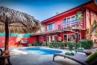 Image de Spacious Home w/ Private Pool & Covered Patio Near the Beach