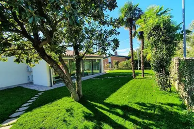 Image de Villa with large garden and private pool