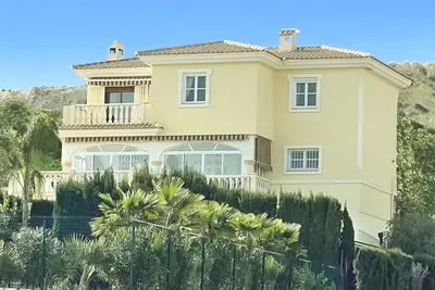 Image de 6 Bedroom Luxury Villa, 6 seater Jacuzzi & heated pool. 18 guests max