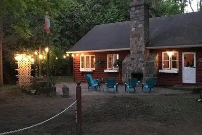Image de Cozy cabin just steps to the beach!