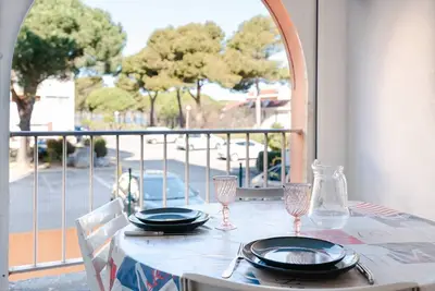 Ll-D143- T2 dans résidence avec piscine collective