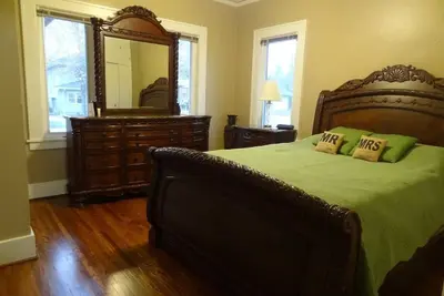 Image de 4 blks St Marys Main fl beds/bath CoveredByFaith