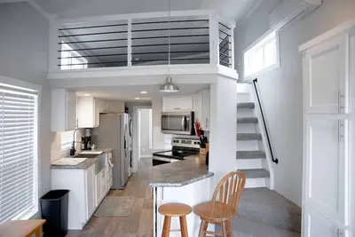 Image de Chic Tiny Home Retreat Near Austin - Serenity Meets Modern Comfort