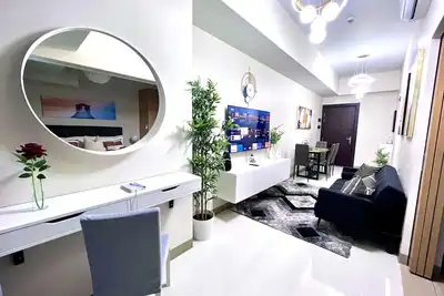 Image de New & Modern Cozy 1br w/ Balcony in Uptown Bgc