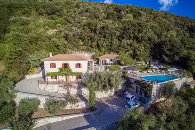 Image de Secluded traditional stone villa with unforgettable views