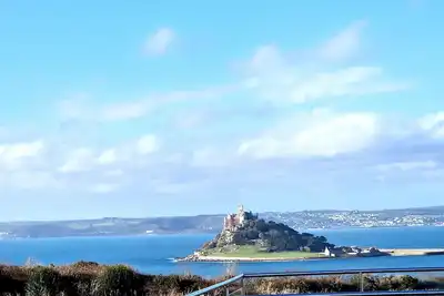 Image de Outstanding Sea Views Of Mounts Bay and St Michaels Mount. Peaceful location