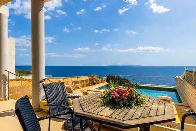 Image de Villa Es Bufedo, frontline holiday home with spectacular sea views in Cala Pi