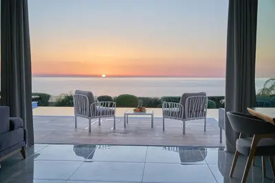 Image de Villa D-Villa-Première Classe-Salle de bain et douche-Vue mer