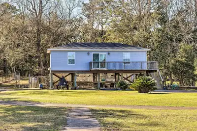 Image de Coden Vacation Rental w/ Bay Access!