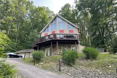 Image de Bearly Believable By The Lake & Wisp hot-tub/pets