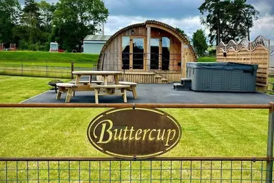 Image de Buttercup - Glamping Pod with Hot Tub Sleeping 4, Pet Friendly