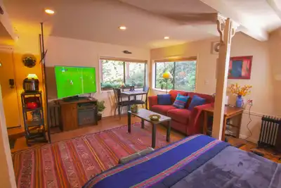 Image de Private Edmonds Studio Apartment