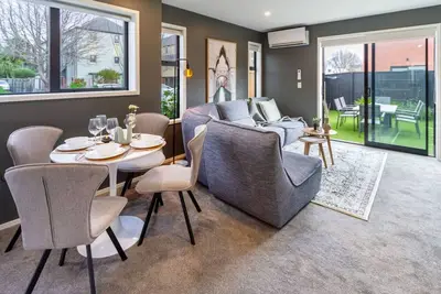 Image de Art Deco 2 bed by Latimer Square